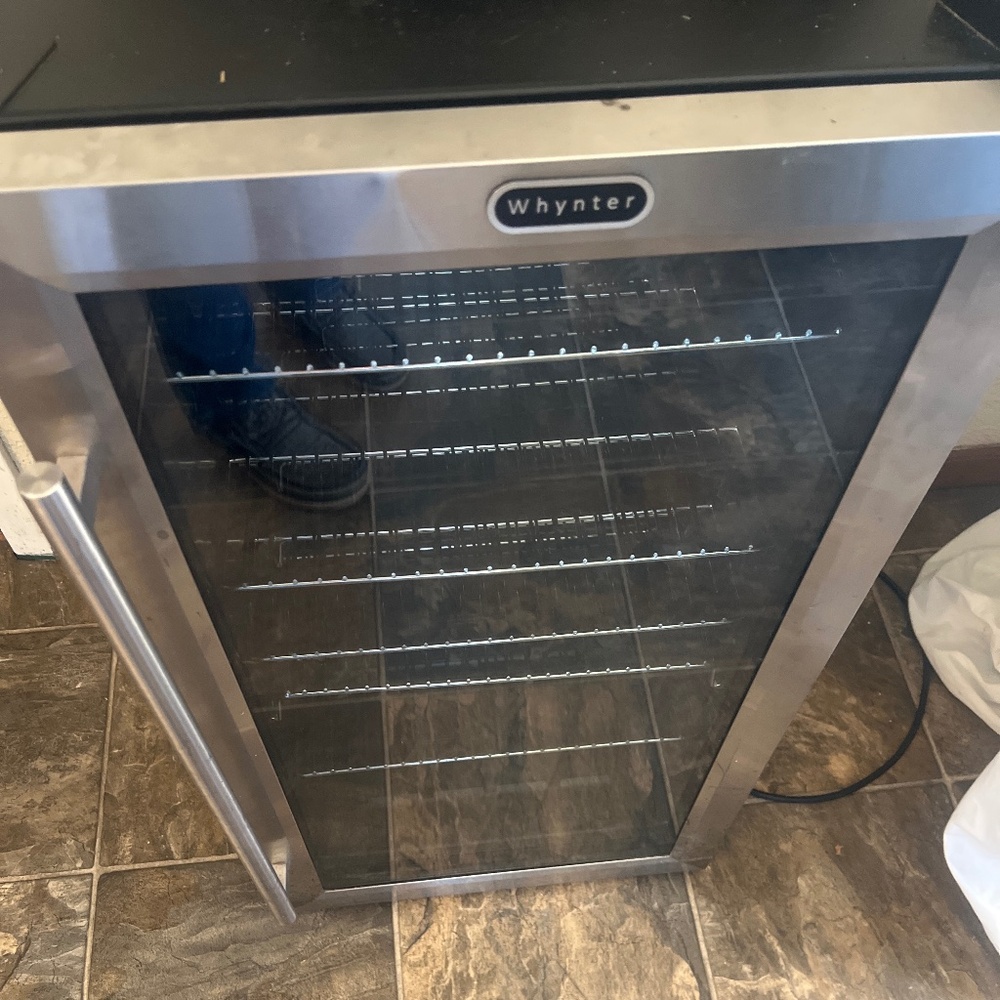 Mini electric wine cooler